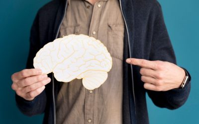 close-up-man-pointing-paper-brain