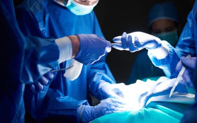 surgeons-passing-scissors-each-other